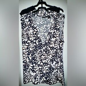 Tahari | 2 Piece Animal Print & Black Sleeveless Blouses 🖤